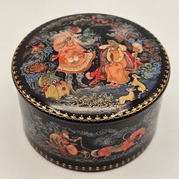 Hand-painted 1990 Traditional Palekh Russian Folklore Trinket Box - Jewelry Box - Picture 4 of 10